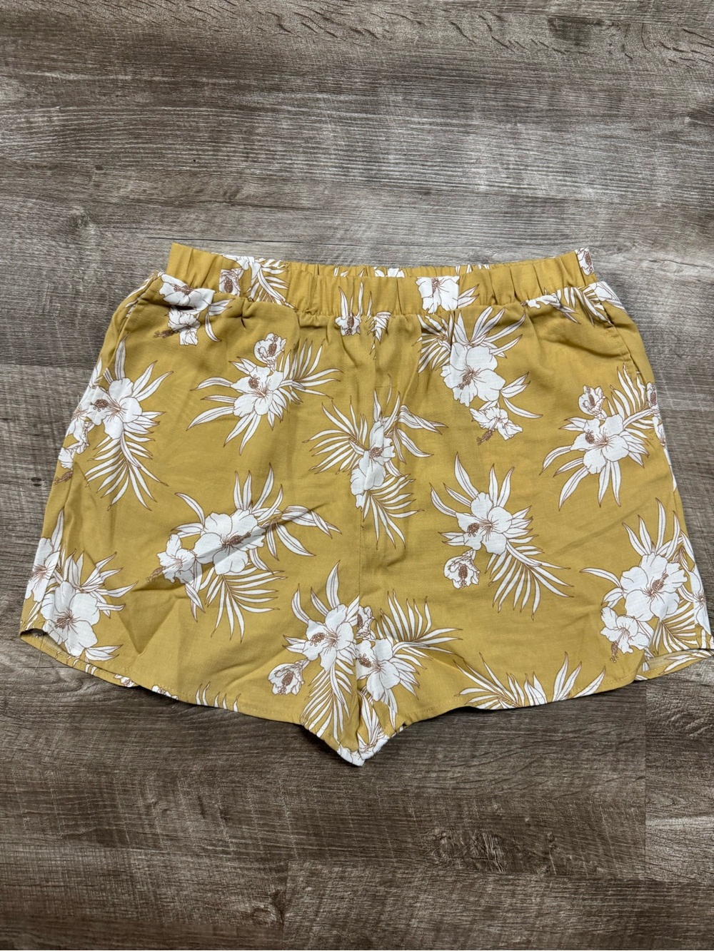 IRIS Floral Shorts Size Large
